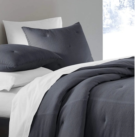 Ed Ellen Degeneres Sonoma, Twin Quilt, Deep Blue - Picture 2 of 4